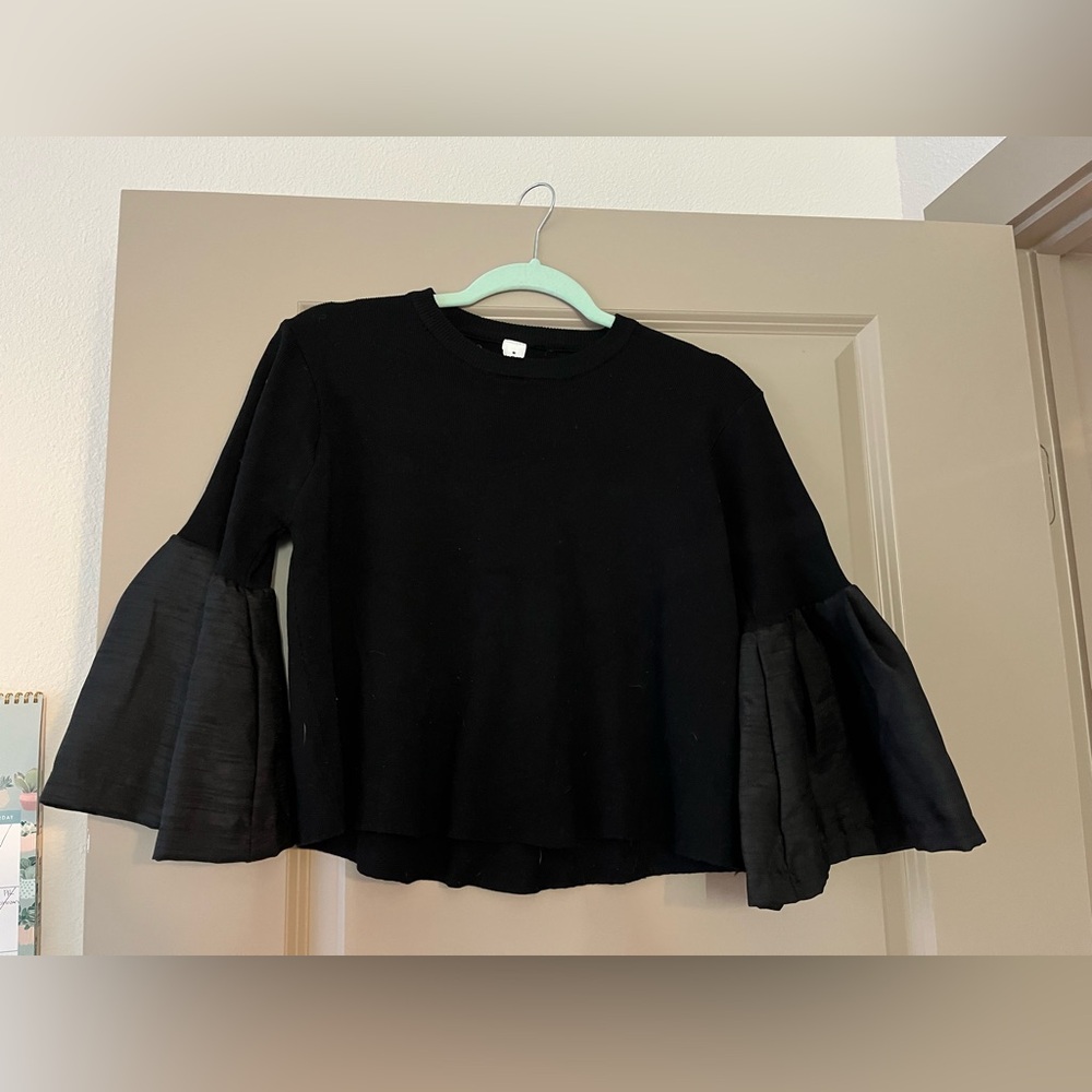 Cropped flare sleeves blouse